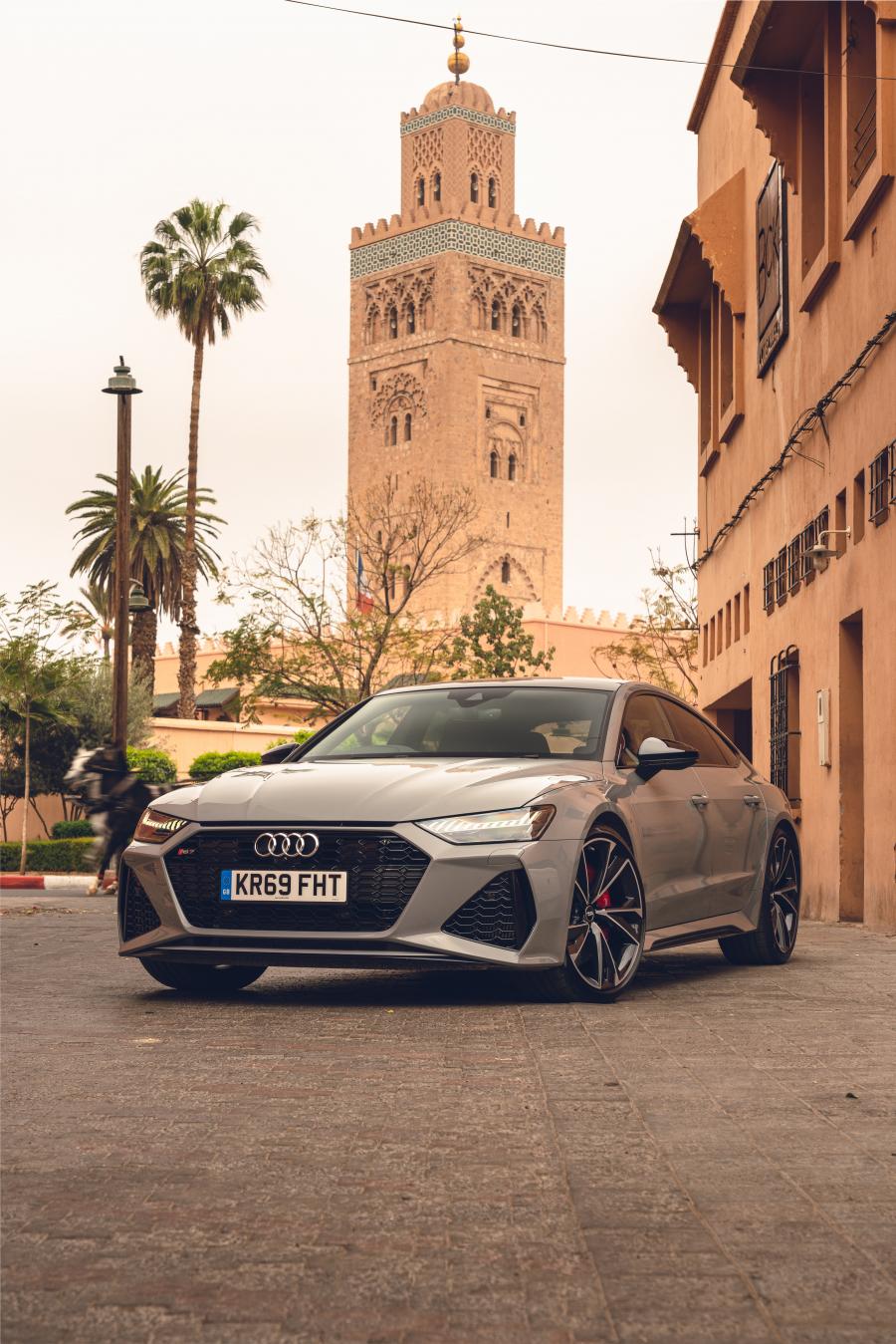  Audi RS7 Sportback 2020 года  (UK) (фото 2 из 8)